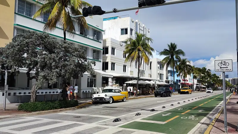 Miami Beach Weekend: Art Deco, Beaches & Nightlife